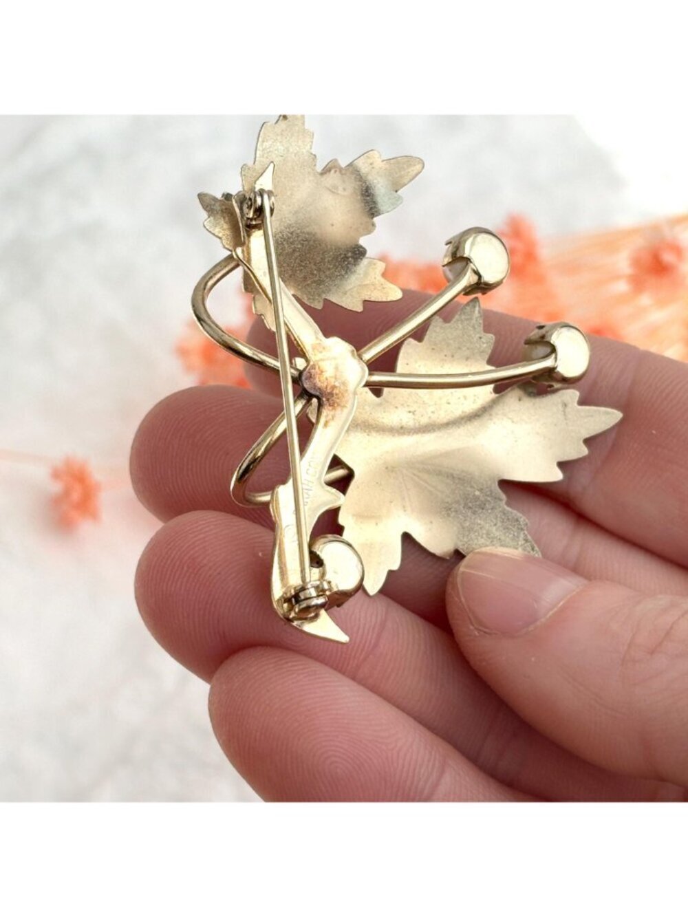 Double Leaf & Faux Pearl Sarah Coventry Gold T 60's Vintage Costume Brooch - Picture 8 of 10